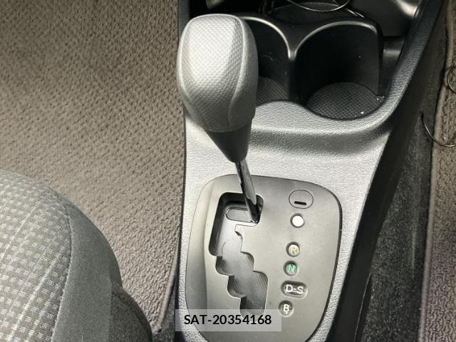 Toyota VITZ 2017-01 8857038-17