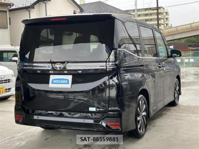 Toyota VOXY 2026-05 8853892-2
