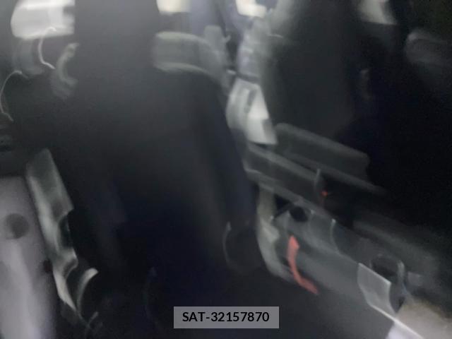 Toyota VOXY 2016-02 8853958-14