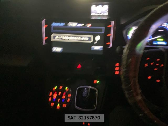 Toyota VOXY 2016-02 8853958-19