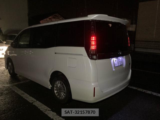 Toyota VOXY 2016-02 8853958-3