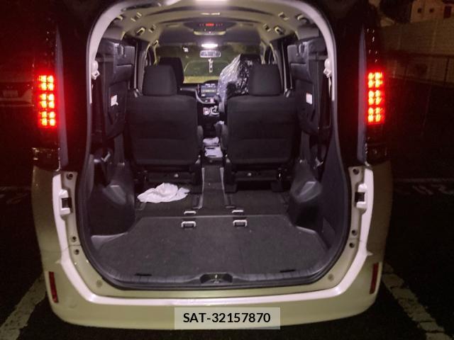 Toyota VOXY 2016-02 8853958-4