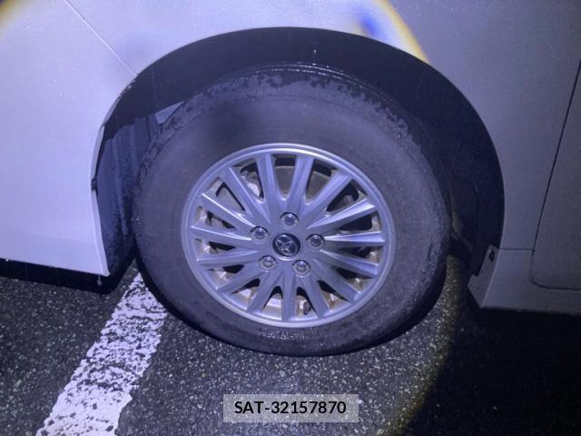 Toyota VOXY 2016-02 8853958-8