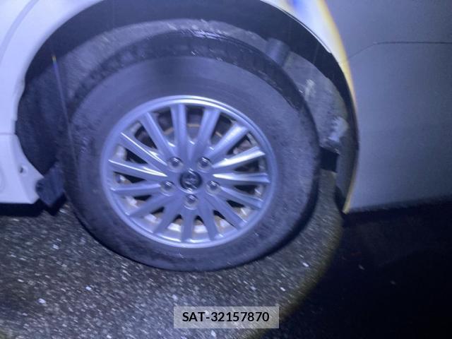 Toyota VOXY 2016-02 8853958-9