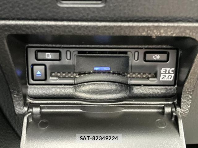Toyota VOXY 2024-01 8853967-17