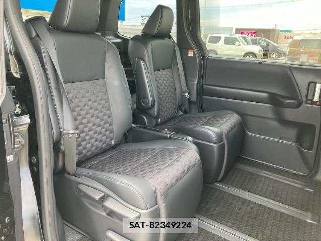 Toyota VOXY 2024-01 8853967-4