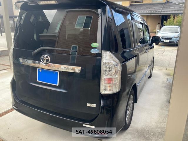 Toyota VOXY 2012-10 8854009-1