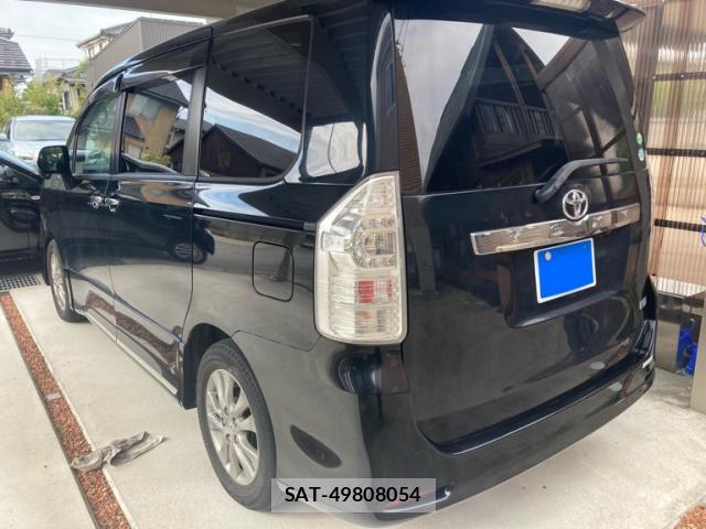 Toyota VOXY 2012-10 8854009-12