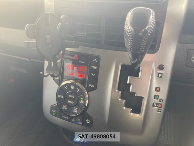 Toyota VOXY 2012-10 8854009-14