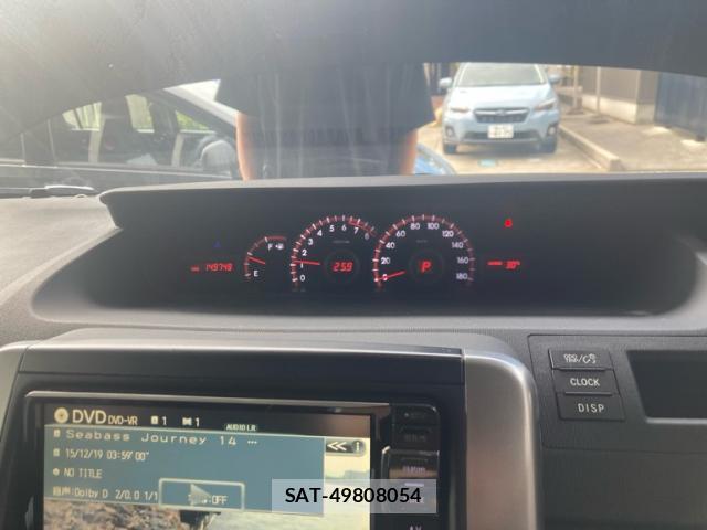 Toyota VOXY 2012-10 8854009-17