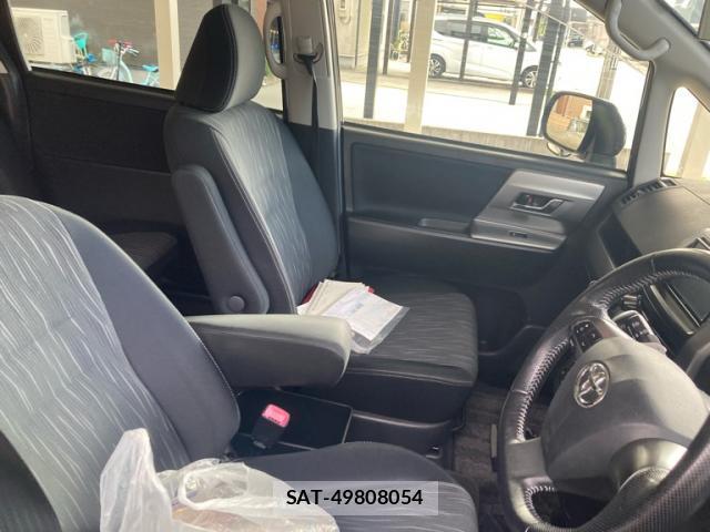 Toyota VOXY 2012-10 8854009-7