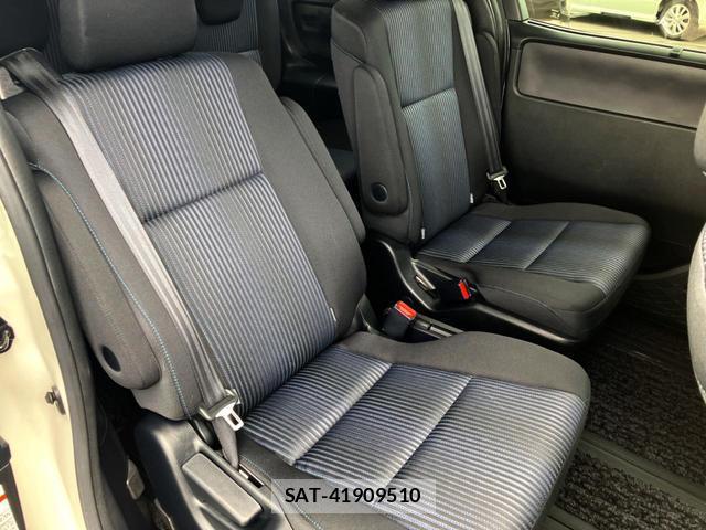 Toyota VOXY 2015-04 8854435-10