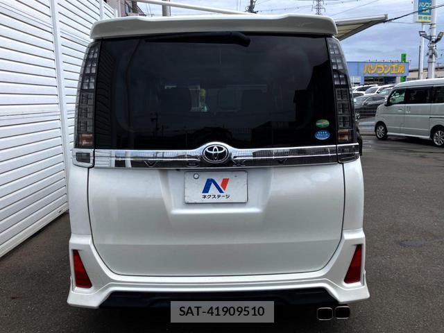 Toyota VOXY 2015-04 8854435-15