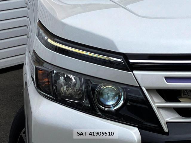Toyota VOXY 2015-04 8854435-16