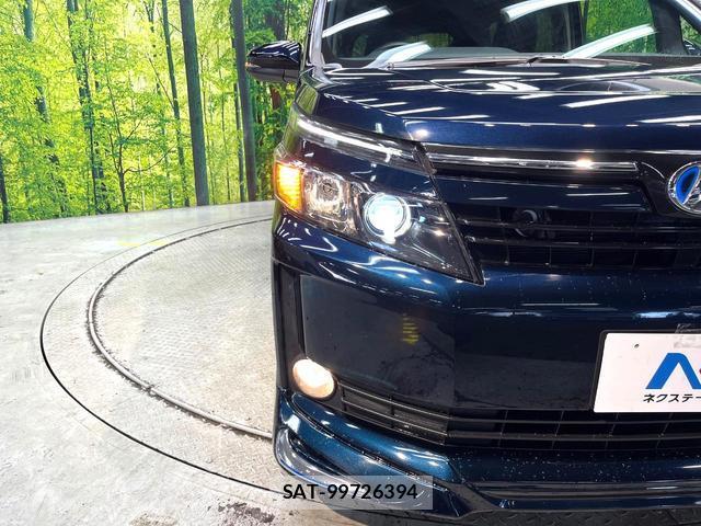 Toyota VOXY 2016-02 8854579-12