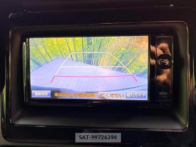 Toyota VOXY 2016-02 8854579-3