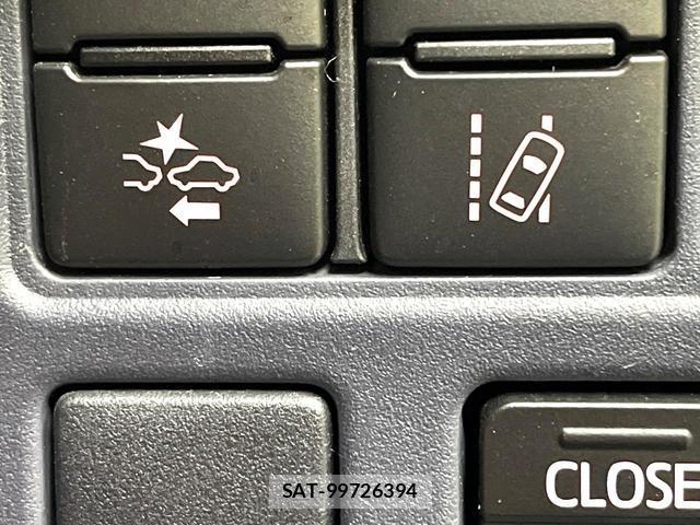 Toyota VOXY 2016-02 8854579-5