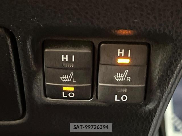 Toyota VOXY 2016-02 8854579-6