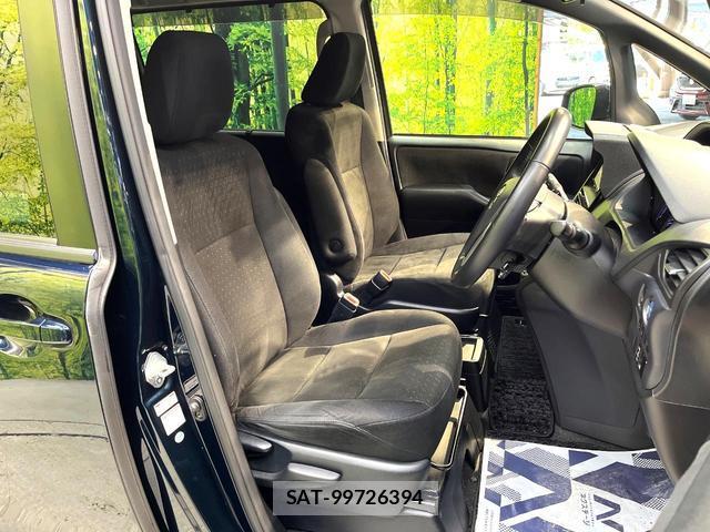 Toyota VOXY 2016-02 8854579-7