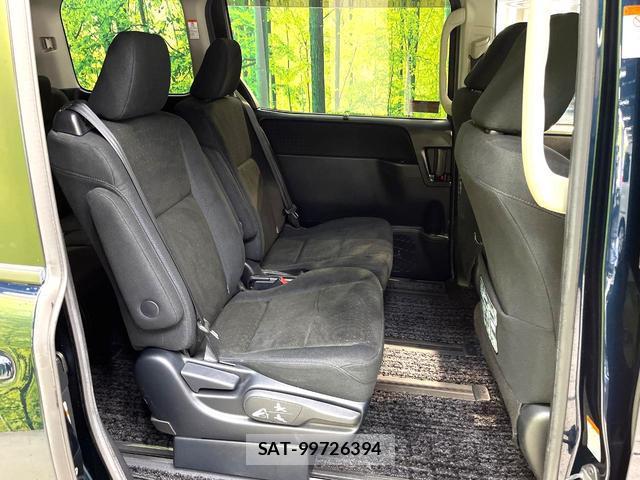Toyota VOXY 2016-02 8854579-8