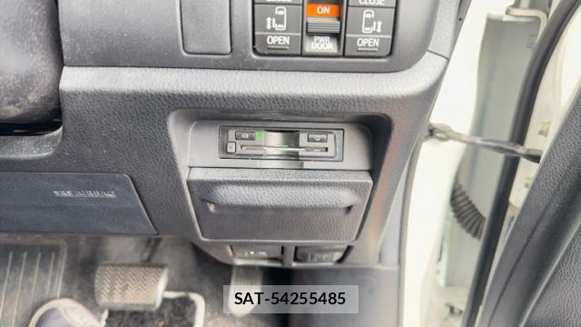 Toyota VOXY 2018-07 8854585-10