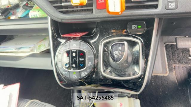 Toyota VOXY 2018-07 8854585-16