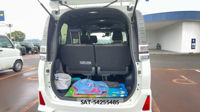 Toyota VOXY 2018-07 8854585-3