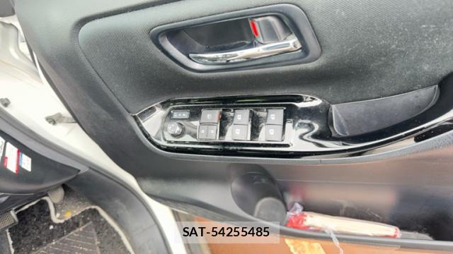 Toyota VOXY 2018-07 8854585-7