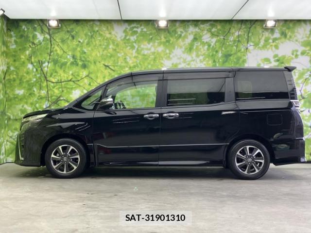 Toyota VOXY 2018-02 8854595-1