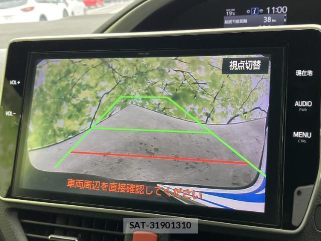 Toyota VOXY 2018-02 8854595-11