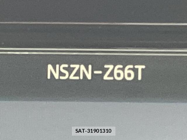 Toyota VOXY 2018-02 8854595-13
