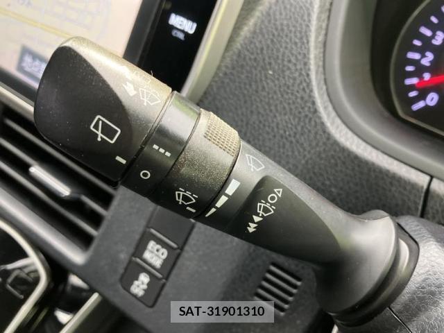 Toyota VOXY 2018-02 8854595-17