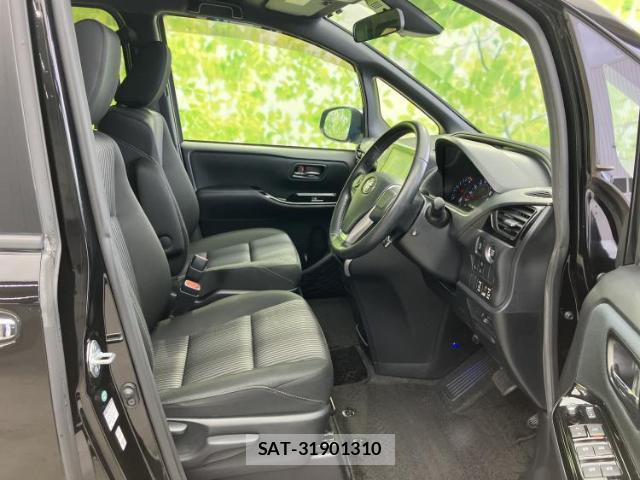 Toyota VOXY 2018-02 8854595-3