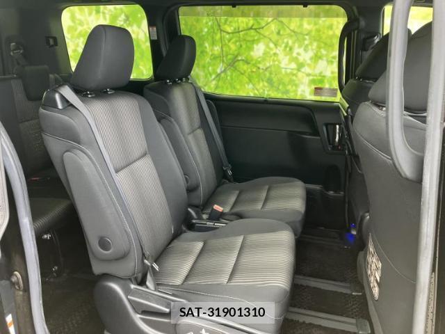 Toyota VOXY 2018-02 8854595-4