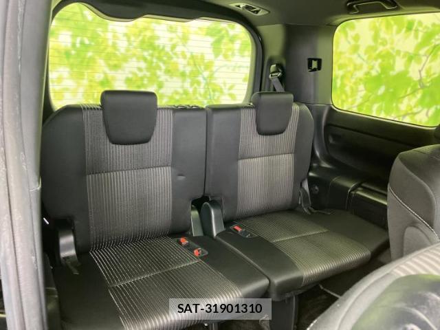 Toyota VOXY 2018-02 8854595-5