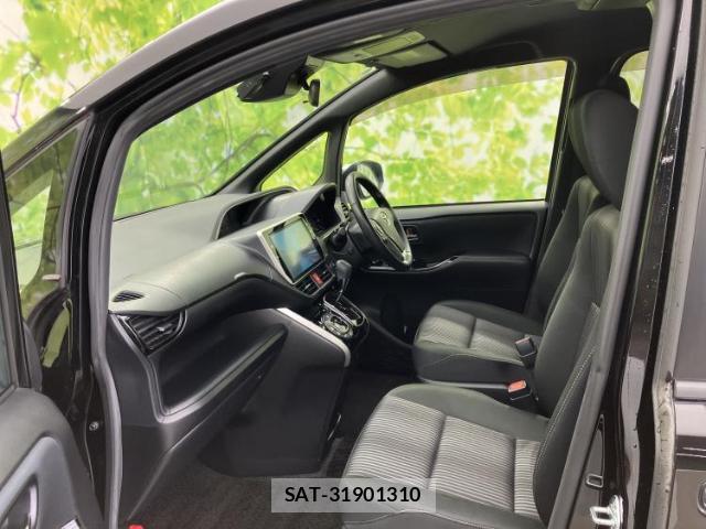 Toyota VOXY 2018-02 8854595-6