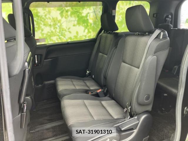 Toyota VOXY 2018-02 8854595-7