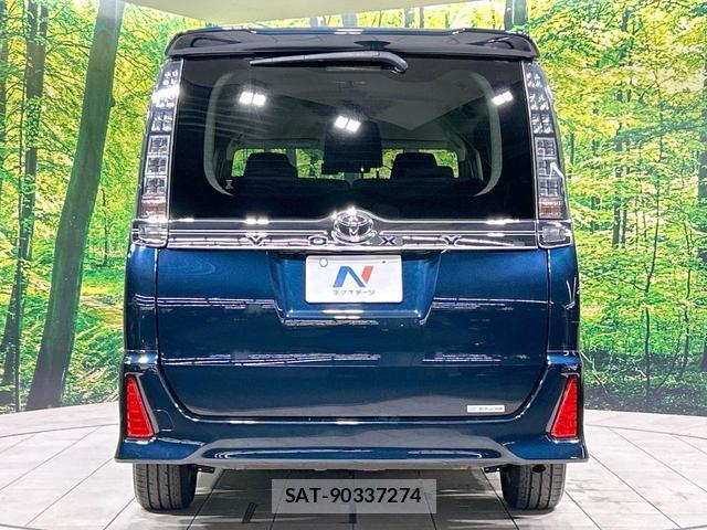 Toyota VOXY 2014-06 8854717-15