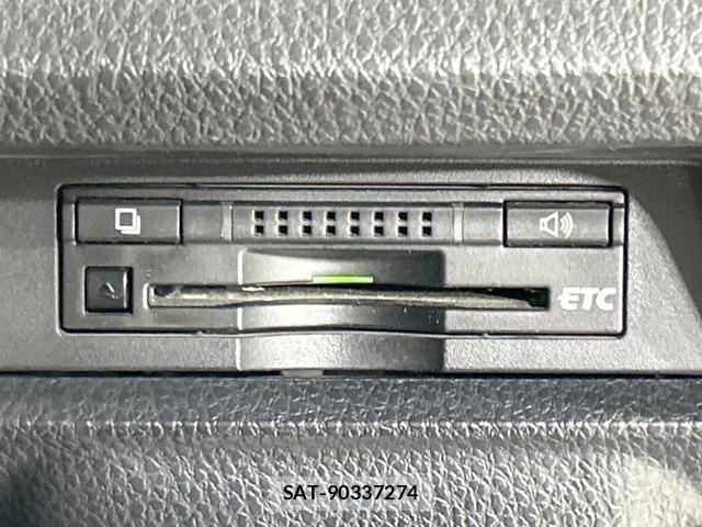 Toyota VOXY 2014-06 8854717-6