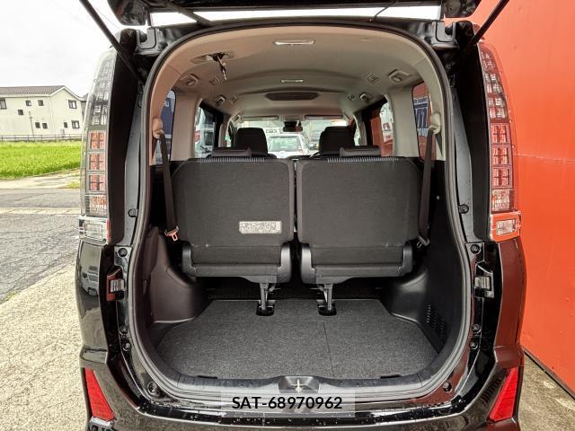 Toyota VOXY 2016-09 8854777-19