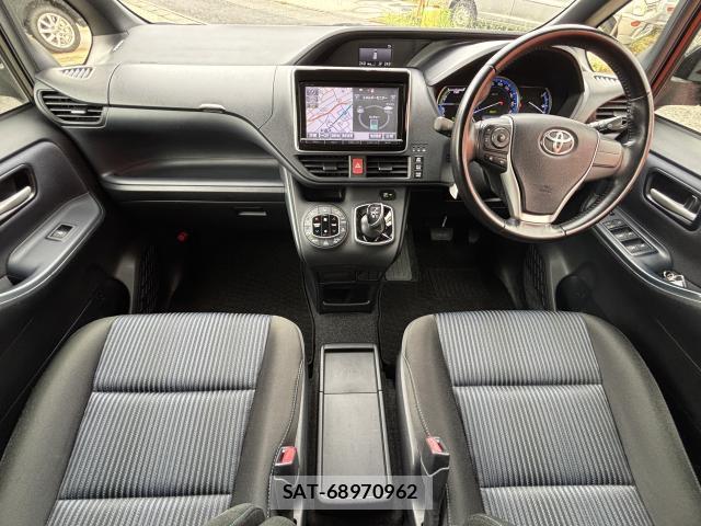 Toyota VOXY 2016-09 8854777-2