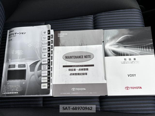 Toyota VOXY 2016-09 8854777-5