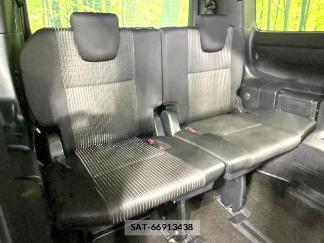 Toyota VOXY 2018-01 8854824-10