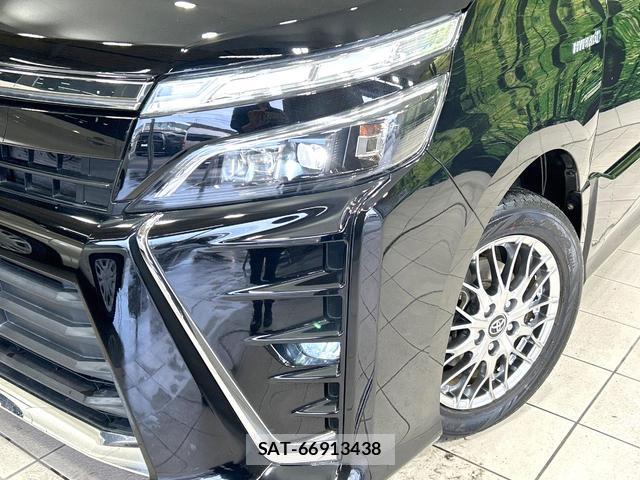Toyota VOXY 2018-01 8854824-12