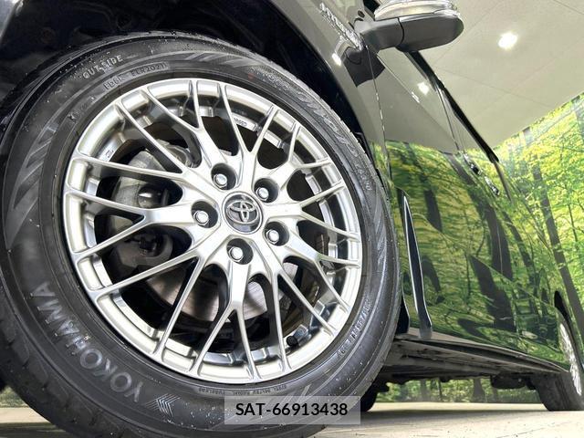 Toyota VOXY 2018-01 8854824-13