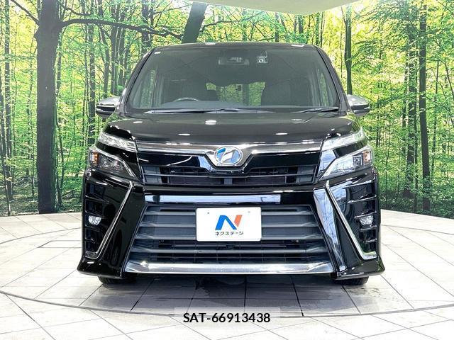 Toyota VOXY 2018-01 8854824-14