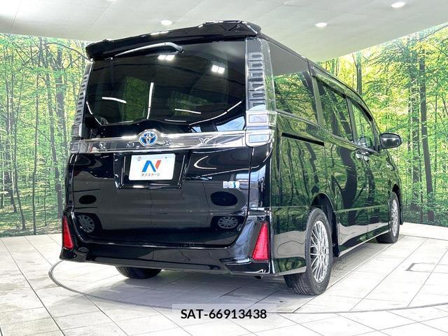 Toyota VOXY 2018-01 8854824-17