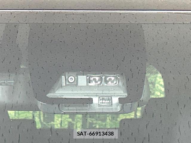 Toyota VOXY 2018-01 8854824-3