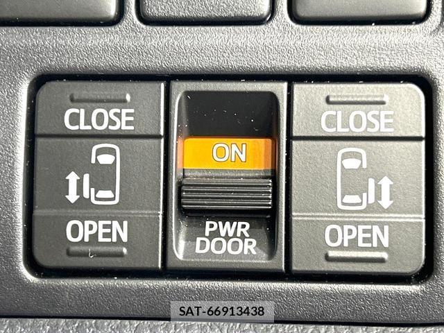 Toyota VOXY 2018-01 8854824-4