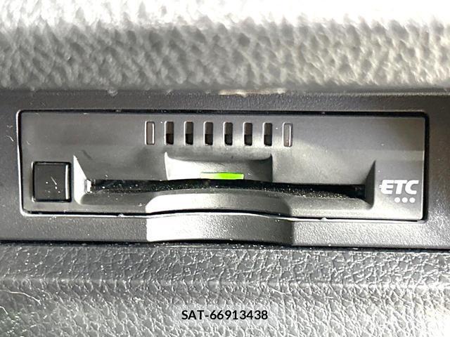 Toyota VOXY 2018-01 8854824-5